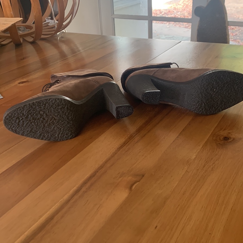 These Louis Vuitton boots are in mint condition!  Only worn once! - Picture 5 of 7